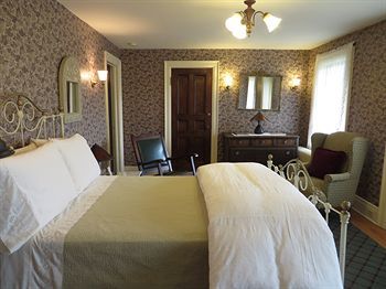 Stone Chalet B&B Inn And Event Center Ann Arbor Buitenkant foto