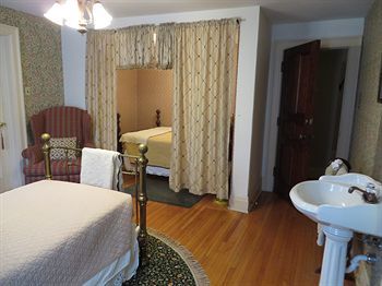 Stone Chalet B&B Inn And Event Center Ann Arbor Buitenkant foto